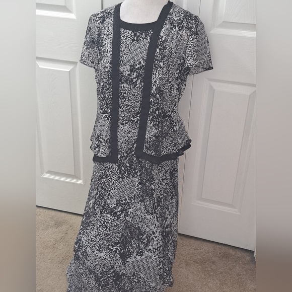 Studio 1 Sleeveless Maxi Dress With Open Top      Size 12 - Picture 3 of 16